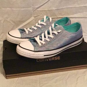 Multicolored low top converse